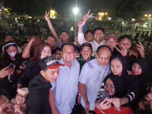 Rudy Maesyal, Bakal Calon Bupati Tangerang nobar Piala AFF u-19. Foto: Iqbal Kurnia