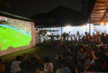 Nonton bareng laga Timnas Indonesia VS Arab Saudi. Foto: Antara