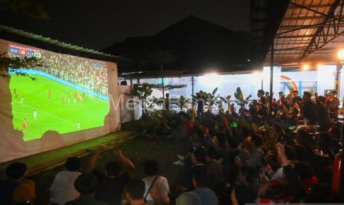 Nonton bareng laga Timnas Indonesia VS Arab Saudi. Foto: Antara