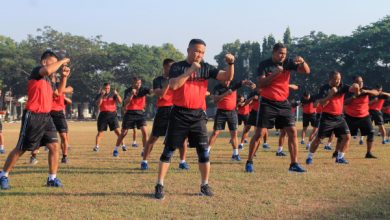 Perwira Menkav 2 Mar berolahraga bersama kuatkan jiwa korsa. Foto: Ahmad Munawir - Menkav 2 Mar.