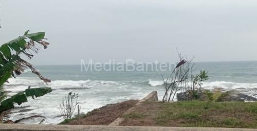 Gelombang tinggi laut di salah satu pantai di Kabupaten Lebak. Foto: Antara