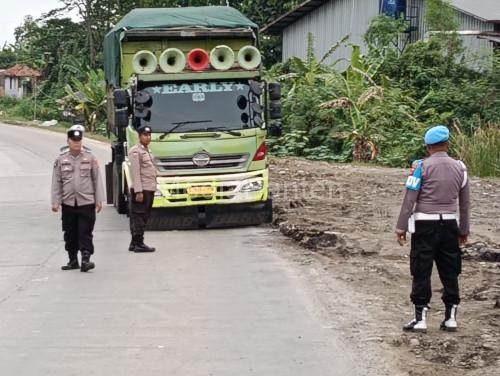 Operasi penyekatan Truk Odol di Jawilan. Foto Yono