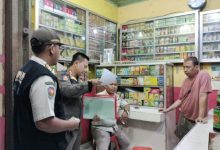 Razia minuman keras dari Satpol PP Kab Tangerang terhadap depot jamu. Foto: Web Pemkab Tangerang.