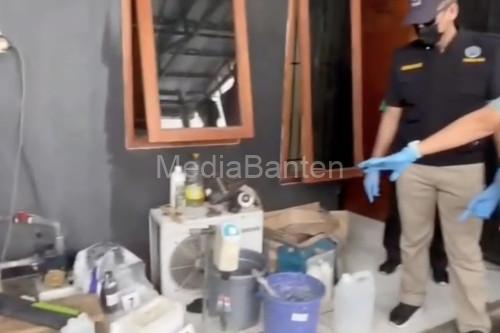 Penggerebekan pabrik narkotika di Tangerang. Foto Antara