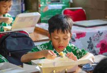 Pendistribusian paket uji coba MBG di SDIT Al Ihsan Jakarta. Foto Diskominfotik Jakarta