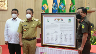 Penandatanganan Pakta Integritas Bebas KKN di Banten. Foto: Biro Adpim Banten