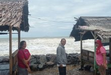 Pantai Sambolo Anyer, Kabupaten Serang. Foto: Kelompok 9 Kelas 4E Fisip Untirta