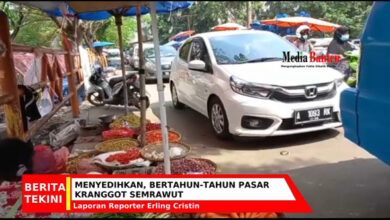 Bertahun-tahun, Pasar Kranggot semrawut dan macet. Foto: Erling Cristin
