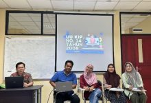 Dskusi mahasiswa Pascasarjanan FISIP Unirta soal KIP. Foto: Sutisna