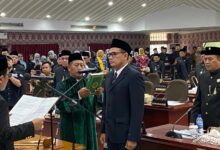 Pontjo dilantik jadi anggota DPRD Kota Tangeranga, ganti Saiful Bahri. Foto: Iqbal Kurnia