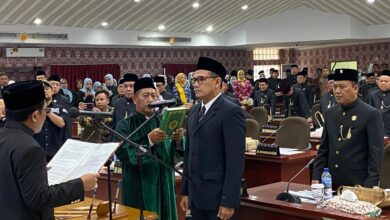 Pontjo dilantik jadi anggota DPRD Kota Tangeranga, ganti Saiful Bahri. Foto: Iqbal Kurnia