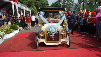 Pawai Budaya Kota Serang di Alun-alun Barat. Foto: Aden Hasanudin