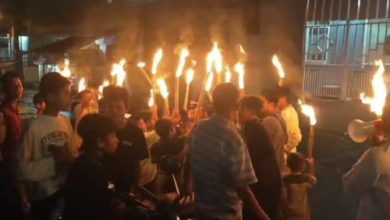 Perinatan Tahun Baru Islam tanggal 1 Muharam denga pawai obor di Kompleks BCP Ciracas, Kota Serang. Foto Daeng Yusvin