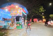 Pedagang tiket feri di pinggir jalan di Cilegon. Foto: Daeng Yusvin