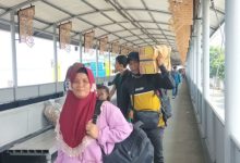 Pemudik pejalan kaki di Pelabuhan Bakauheni, Lampung. Foto: Antara