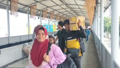 Pemudik pejalan kaki di Pelabuhan Bakauheni, Lampung. Foto: Antara