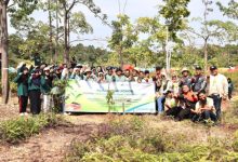 Pekan Penghijauan dari Himaprodi Biologi FKIP Unri. Foto: FKIP Unri