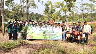 Pekan Penghijauan dari Himaprodi Biologi FKIP Unri. Foto: FKIP Unri