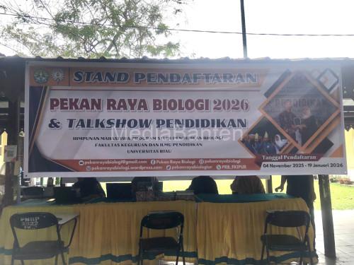 Stand pendaftaran pekan raya biologi FKI Unri. Foto: Susan Adinda Saputra