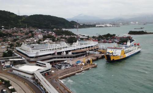 Pelabuhan Penyeberangan Merak. Foto: Daeng Yusvin