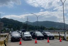 Kantong Parkir di sekitar Pelabuhan Merak. Foto Antara