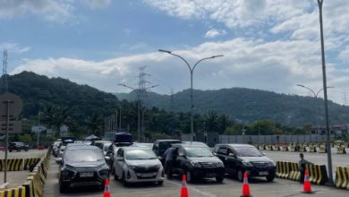Kantong Parkir di sekitar Pelabuhan Merak. Foto Antara
