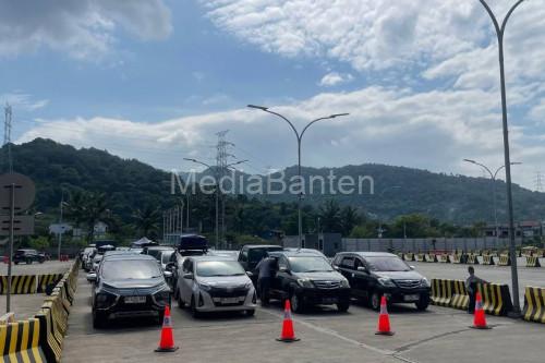 Kantong Parkir di sekitar Pelabuhan Merak. Foto Antara