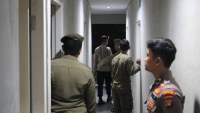 Razia pelacuran dilakukan Satpol PP Kota Tangerang jelang Ramadhan. Foto: Antara