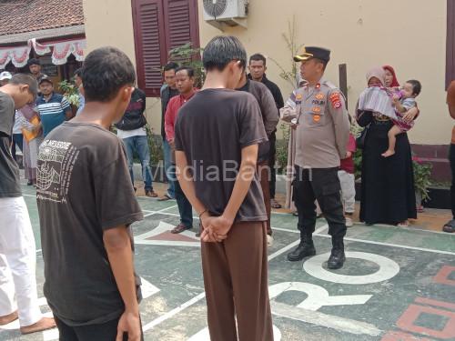 Pelajar SMK dan SMP Tangerang yang akan tawuran. Foto: Yono