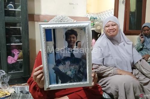 Pelajar Tangerang yang tewas dalam kerusuhan DPR / MPR. Foto: Antara