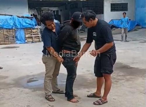Salah satu pelaku pencuri motor di Nambo. foto: Yono