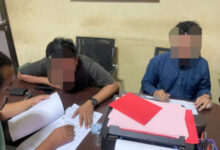 Dua pelaku TPPO Cikeusik diperiksa Polres Pandeglang. Foto: Yono