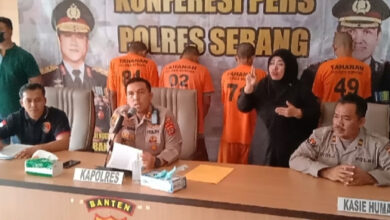 Tiga pengedar uang palsu ditangkap Polres Serang. Foto: Yono