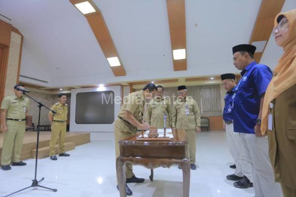 Pelantikan 2 Direktur Perumda Tirta Benteng Kota Tangerang. Foto: Web Pemkot Tangerang
