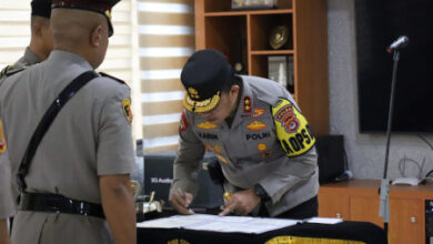 Pelantikan Kapolres Serang, AKBP Chandra Sasongko di Mapolda Banten. Foto: Yono