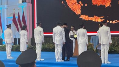Presiden RI, Prabowo Subianto melakntik 951 kepala daerah di Istana Negara, Jakarta. Foto: Antara