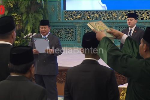 Presiden RI, Prabowo Subianto melantik sejumlah kepala badan dan duta besar. foto: Antara