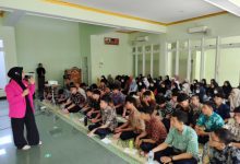 Pelatihan publik speaking di SMP Muhammadiyah Kottabarat Surakarta. Foto: Aryanto