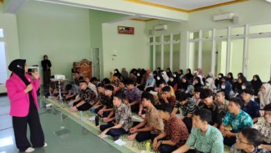 Pelatihan publik speaking di SMP Muhammadiyah Kottabarat Surakarta. Foto: Aryanto
