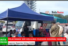 Layanan SIM Keliling Cilegon diiserbu warga paska Lebaran. Foto: Erling Cristin