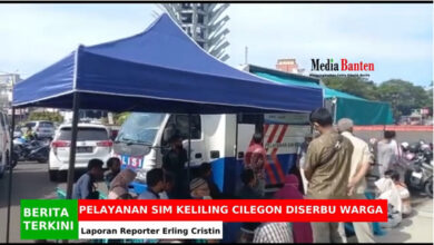 Layanan SIM Keliling Cilegon diiserbu warga paska Lebaran. Foto: Erling Cristin