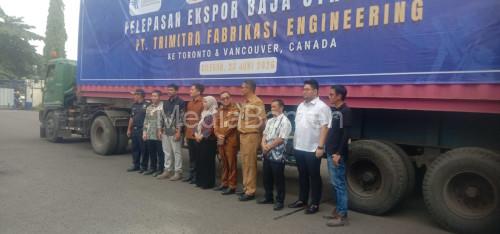 Pelepasan ekspor struktur baja PT Trimitra ke Kanada. Foto BW Iskandar