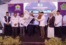 Pelepasan jamaah haji Kota Seang oleh Wagub Banten, Ahmad Dimyati Natakusumah. Foto: Biro Adpim Banten