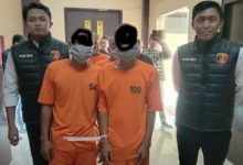 Dua pelaku pembobol gudang di Ciruas. Foto: Yono