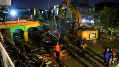 Bangunan Pasar Anyer mulai dibongkar, bagian dari revitalisasi. Foto LKBN Antara