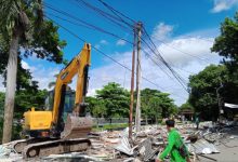Kios di Pasar Taman Sari dibongkar Pemkot Serang. Foto: Antara