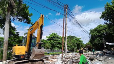 Kios di Pasar Taman Sari dibongkar Pemkot Serang. Foto: Antara