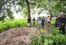 Pembongkaran makam oleh orang tak dikenal di TPU Kampung Gardu, Desa JUnti, Kecamatan Jawilan. Foto Yono