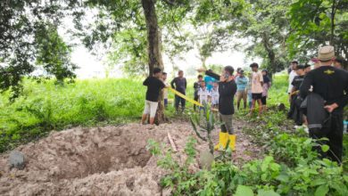 Pembongkaran makam oleh orang tak dikenal di TPU Kampung Gardu, Desa JUnti, Kecamatan Jawilan. Foto Yono
