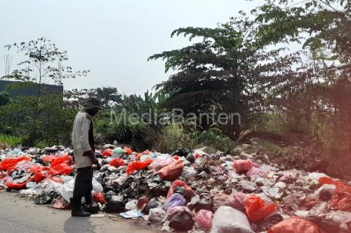 Salah satu lokasi pembuangan sampah liar di Kabupaten Serang. Foto Antara